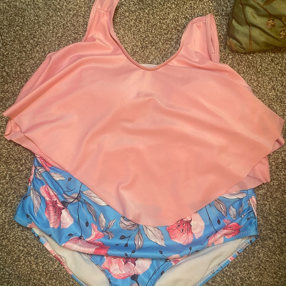 Large bathing suit 👙